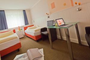 a room with a desk and a room with a bed and a room with at Kocks Hotel Garni in Hamburg
