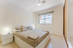 Postel nebo postele na pokoji v ubytování Beautiful sea view apartment with air condition San Remo-Palm Mar Arona + 37 fotografií