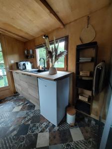 a kitchen with a sink and a counter top at La 24h Roulotte in Parigné-lʼÉvêque