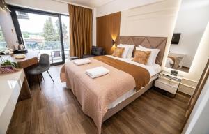 Łóżko lub łóżka w pokoju w obiekcie Hotel Lajka Luxury