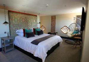 A bed or beds in a room at Blacksmiths Clayworth 