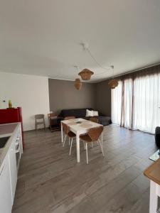 O bucătărie sau chicinetă la Villa Sole +17 fotografii