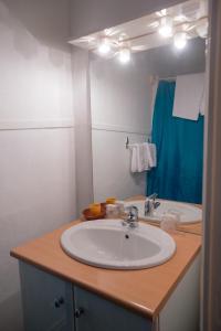 Bathroom sa Hôtel Saint Vincent