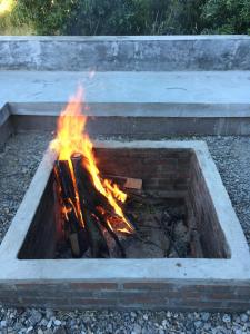 a fire pit with flames in the middle at Casa soñada frente a las montañas in San Carlos de Bariloche +28 photos