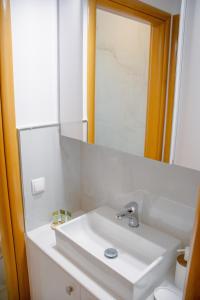 Koupelna v ubytování ELMA apartment 1 Kremasti + 15 fotografií