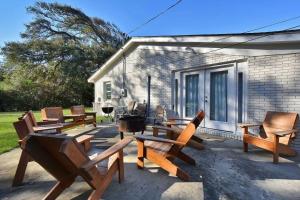 a group of benches sitting outside of a building at Newbern Cottage in Jekyll Island