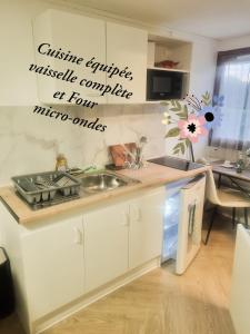 Dapur atau dapur kecil di Golden Cottage +7 gambar
