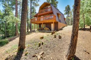 a house on a hill in the woods at Scenic Duck Creek Escape 30 Mi to Brian Head in Duck Creek Village
