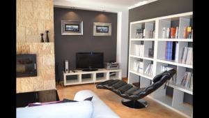 Μια τηλεόραση ή/και κέντρο ψυχαγωγίας στο Precioso chalet en un entorno inmejorable