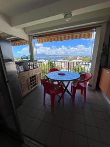 Balkoni atau teres di TI Paradis - Les Trois-Îlets