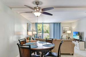 Гостиная зона в Villa 340- A Poolside Paradise