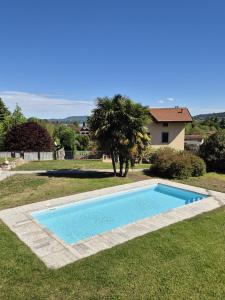 a swimming pool in the yard of a house at A casa di Elena in Lesa