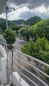 a balcony with a view of a street and trees at APARTAMENTO 2HABITACIONES 4 PERSO - 1 AIRE ACONDICIONADO - Buena ubicación - ABONAR EL VALOR DE UNA NOCHE PARA CONFIRMAR RESERVA in Valledupar