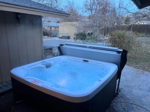 East WenatcheeEast Wenatchee Oasis 4BR, Pool, Hot Tub, Loop Trail的相册照片