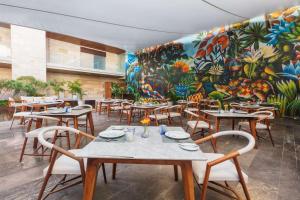 The Yucatan Playa Del Carmen, Tapestry Collection By Hilton餐厅或其他用餐的地方
