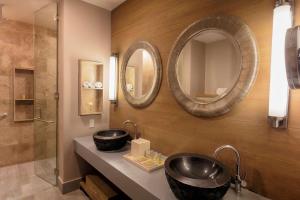 The Yucatan Playa Del Carmen, Tapestry Collection By Hilton的一间浴室