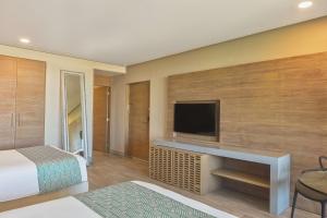 The Yucatan Playa Del Carmen, Tapestry Collection By Hilton的电视和/或娱乐中心