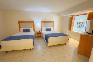 Ένα ή περισσότερα κρεβάτια σε δωμάτιο στο With Exclusive Beach Access!