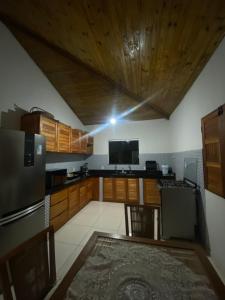 Η κουζίνα ή μικρή κουζίνα στο Residência bougainville