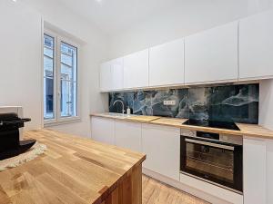 Una cocina o cocineta en Effet Mer - neuf, central, Port, Plage&Palais, clim