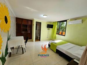 Postel nebo postele na pokoji v ubytování Hotel Phenix