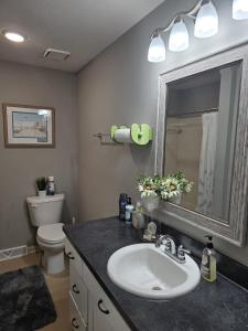 Ένα μπάνιο στο Cozy home near golf & casino!