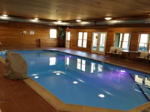 a large swimming pool in a building at Harbor Ridge in Southwest Harbor +24 photos