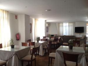 TV a/nebo společenská místnost v ubytování Hotel Dunas Puerto