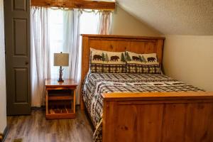 Ένα ή περισσότερα κρεβάτια σε δωμάτιο στο Private cabin in the Smokies!