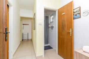 Koupelna v ubytování Seaside holiday house Okrug Donji, Ciovo - 2403 + 22 fotografií