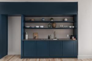 Dapur atau dapur kecil di The Skowhegan By Kasa