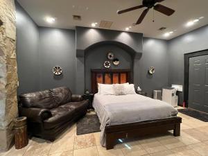 Istumisnurk majutusasutuses Sunset Suite - Cave Creek Guest Suites
