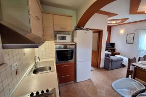 Kuchyň nebo kuchyňský kout v ubytování Family friendly house with a parking space Maovice, Zagora - 24306