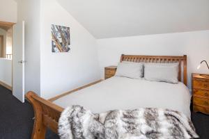 Postel nebo postele na pokoji v ubytování Avonside Alpine Estate 1 - Jindabyne