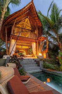Πισίνα στο ή κοντά στο Maya Eco Retreat Bamboo Hotel