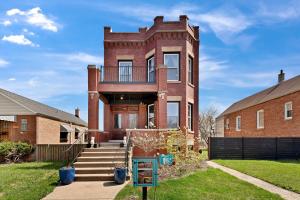 a brick building with a balcony on top of it at Vintage 3 Bed Condo in Chicagolands Trendy Berwyn condo in Berwyn