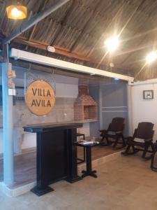 a ping pong table in a room with chairs at Villa Isla fuerte Ávila in Moñitos