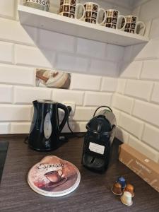 a kitchen counter with a coffee maker and a tea kettle at Domek A 133 Caffe Latte- Kaszubska Ostoja in Barkocin