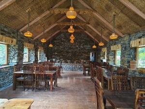 Shepherd's Lore Camps & Resort餐厅或其他用餐的地方