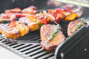 a grill with meat and vegetables on it at TROPICAL ISLAND 23B - Seesicht - Massage - BBQ - Billiard - Tischkicker - Penthouse - Parkplatz in Öhningen