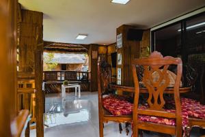 Posezení v ubytování TANGLAW - A Private Rest house with pool near Tagaytay City