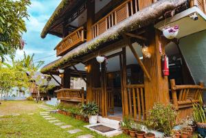 Zahrada ubytování TANGLAW - A Private Rest house with pool near Tagaytay City