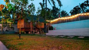 Zahrada ubytování TANGLAW - A Private Rest house with pool near Tagaytay City