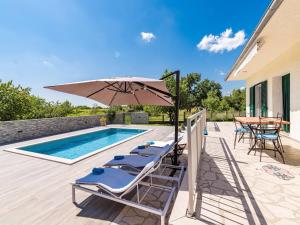 Hồ bơi trong/gần Villa near Krka with Private Pool