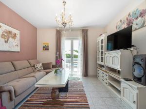 TV/trung tâm giải trí tại Villa near Krka with Private Pool