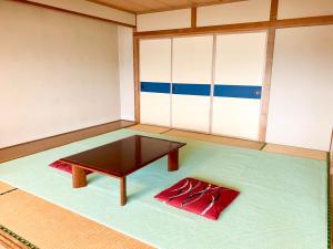 a room with a table in the middle of a room at ホテルロイヤル北見 in Kitami