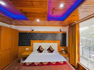 Voodi või voodid majutusasutuse Himalayan Valley View Resort - Rooms with Balcony and mountain view - Peacefull place - Private Parking - Easy Access toas