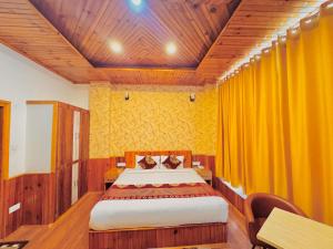 Voodi või voodid majutusasutuse Himalayan Valley View Resort - Rooms with Balcony and mountain view - Peacefull place - Private Parking - Easy Access toas