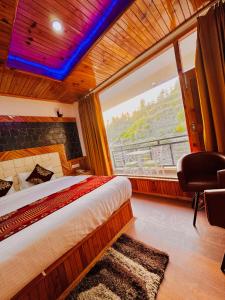 Voodi või voodid majutusasutuse Himalayan Valley View Resort - Rooms with Balcony and mountain view - Peacefull place - Private Parking - Easy Access toas