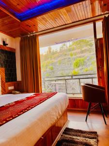 Voodi või voodid majutusasutuse Himalayan Valley View Resort - Rooms with Balcony and mountain view - Peacefull place - Private Parking - Easy Access toas